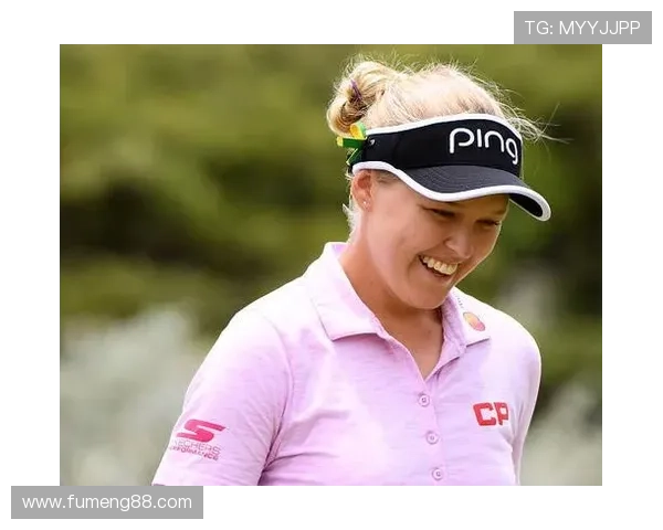 泰国名将素帕玛发挥出色强势领跑高尔夫锦标赛暂列第一